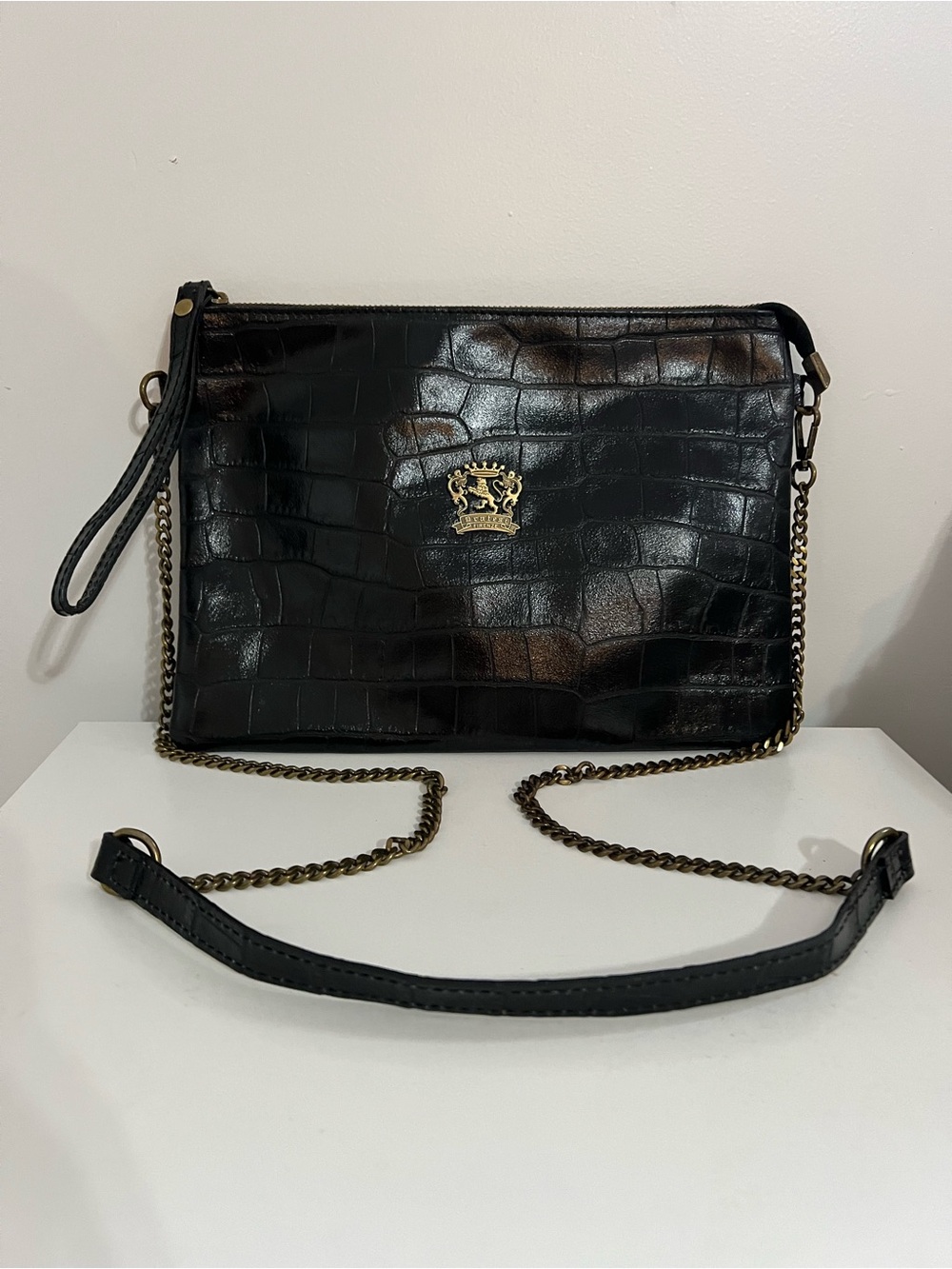 Black Croc-Embossed Crossbody Bag with Chain Strap